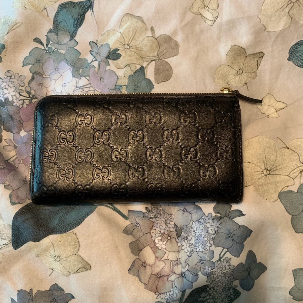 Gucci Dark Brown GG ZIP Around Wallet 💕